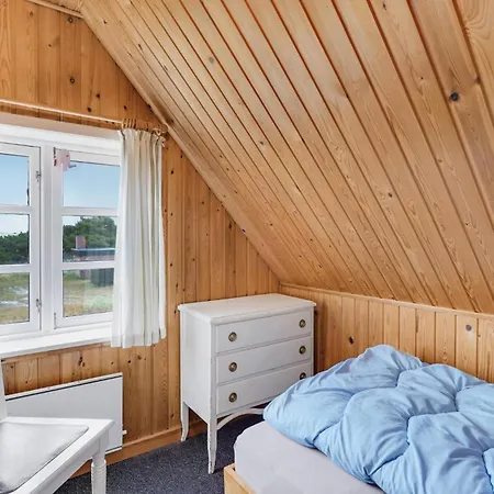 4 Bedroom Cozy In Fan Holiday home *