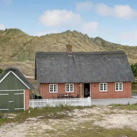 4 Bedroom Cozy In Fan Holiday home